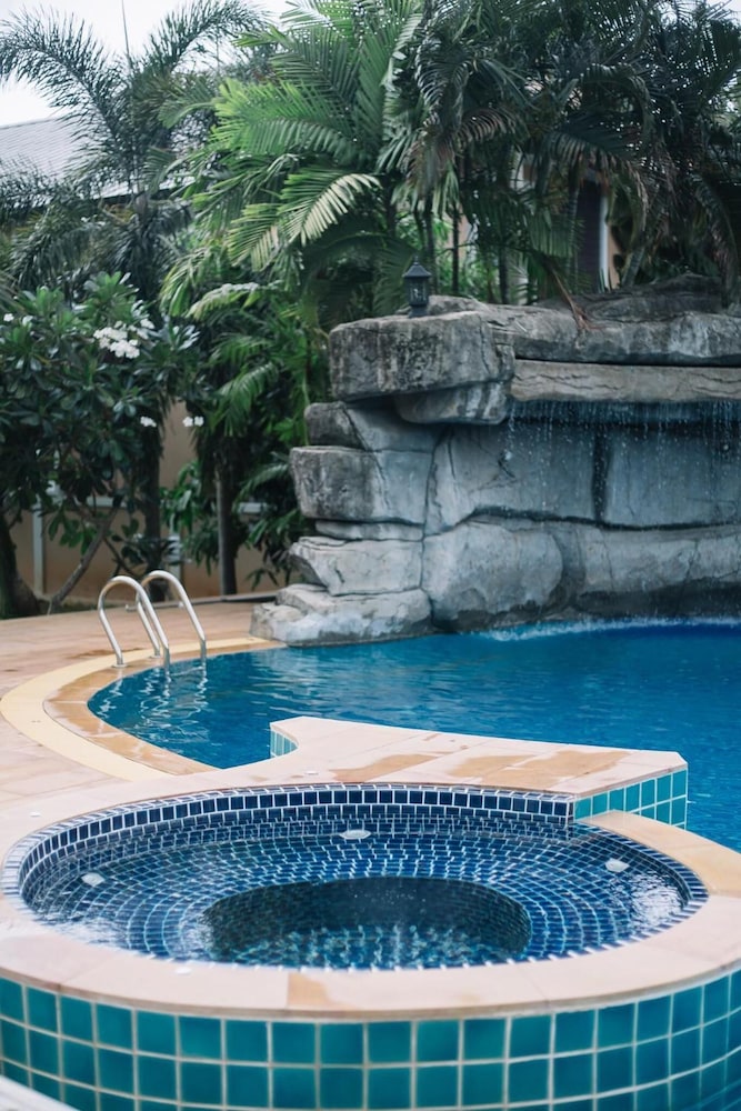 Baan Faa Talaychan Resort 60/65