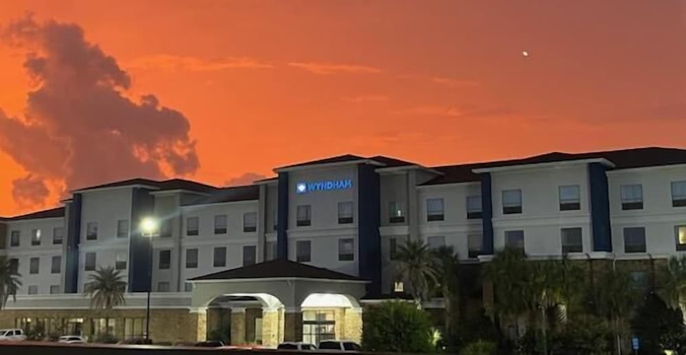 Wyndham Lake Charles 4/49