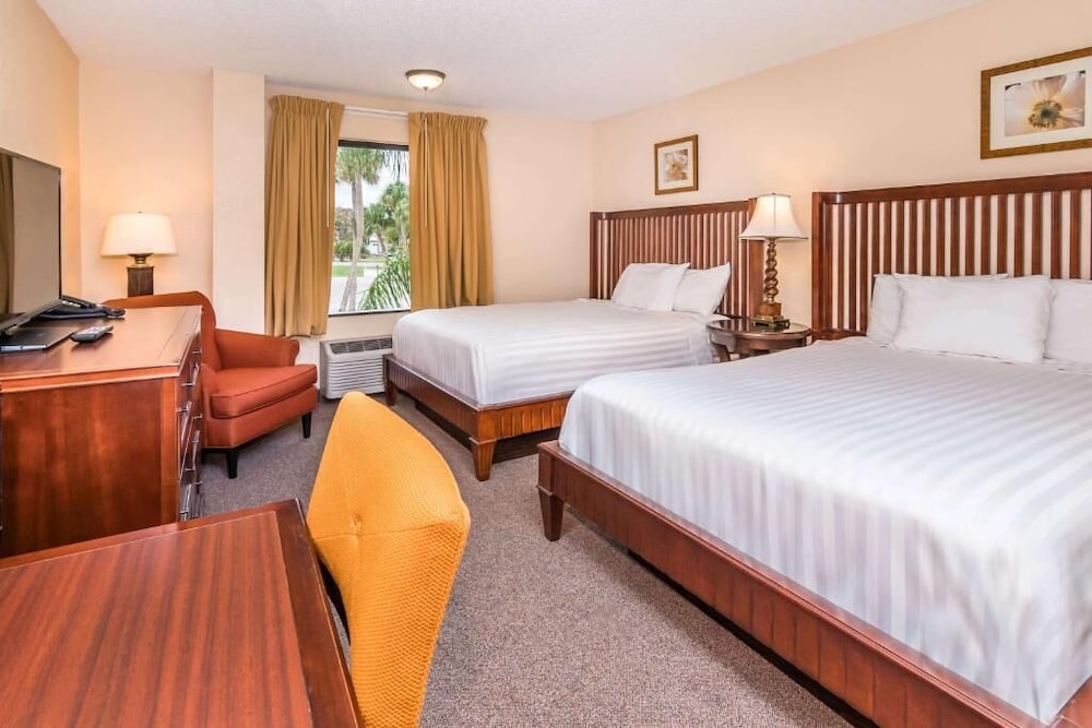 Days Inn & Suites by Wyndham Lake Okeechobee 16/50