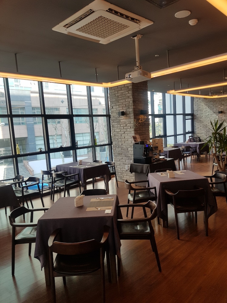 Vella Suite Hotel 43/50