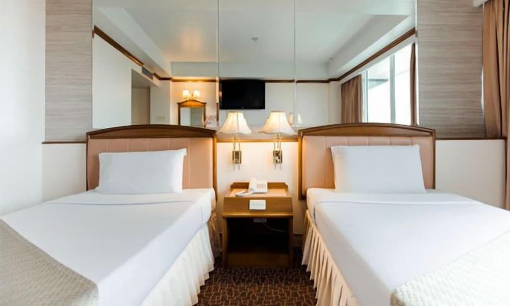 V L Hatyai Hotel 38/65