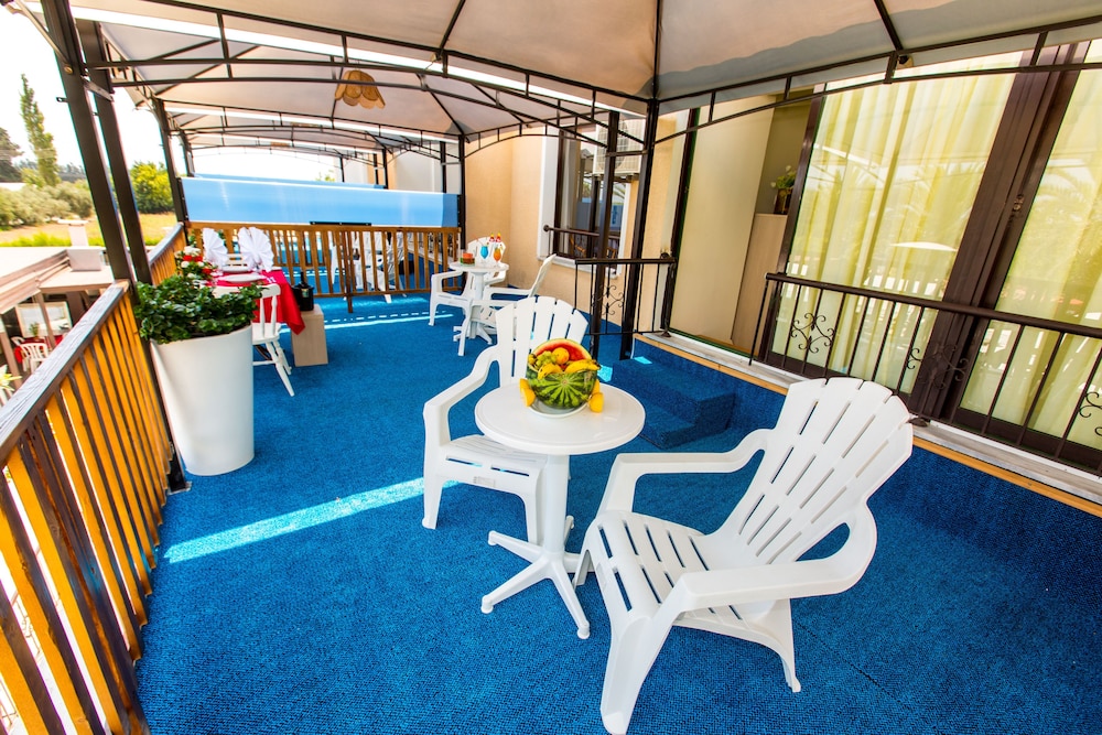 Fitos Inn Guest House 32/50