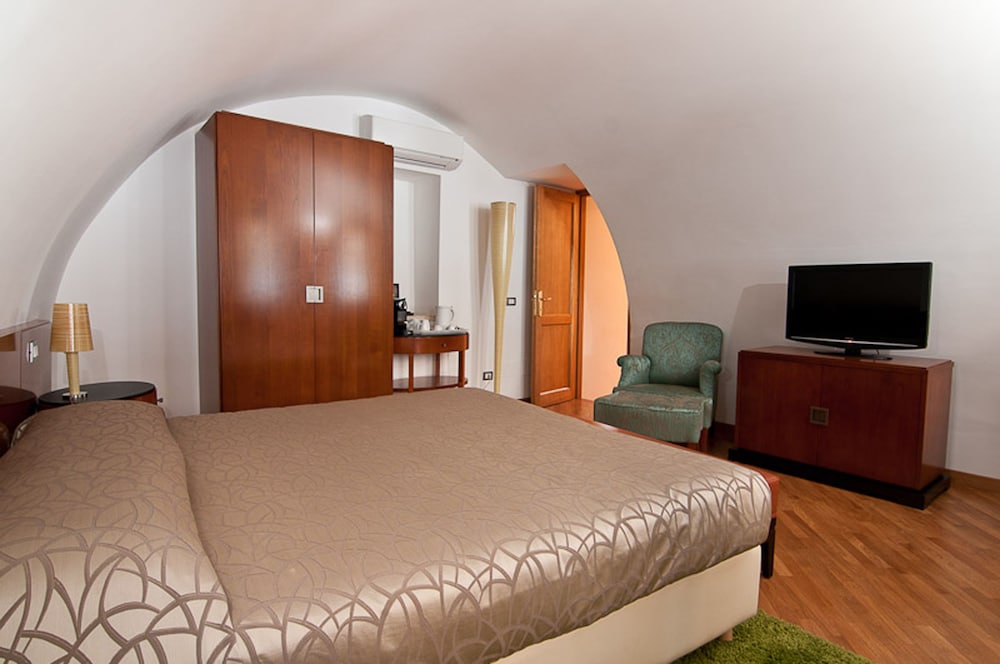Saint Peter Six Rooms And Suites 20/67