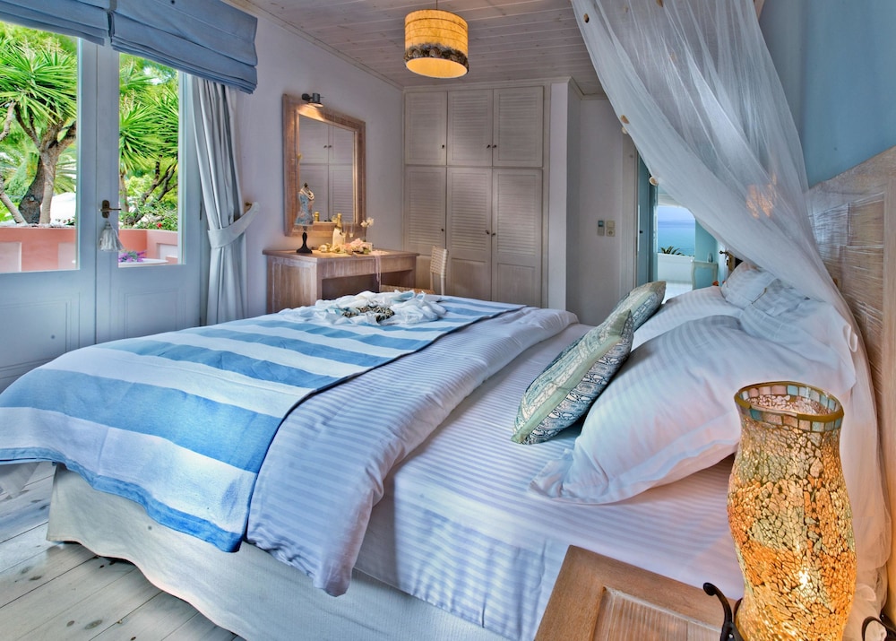 DELUXE, SUITE, BEACH FRONT