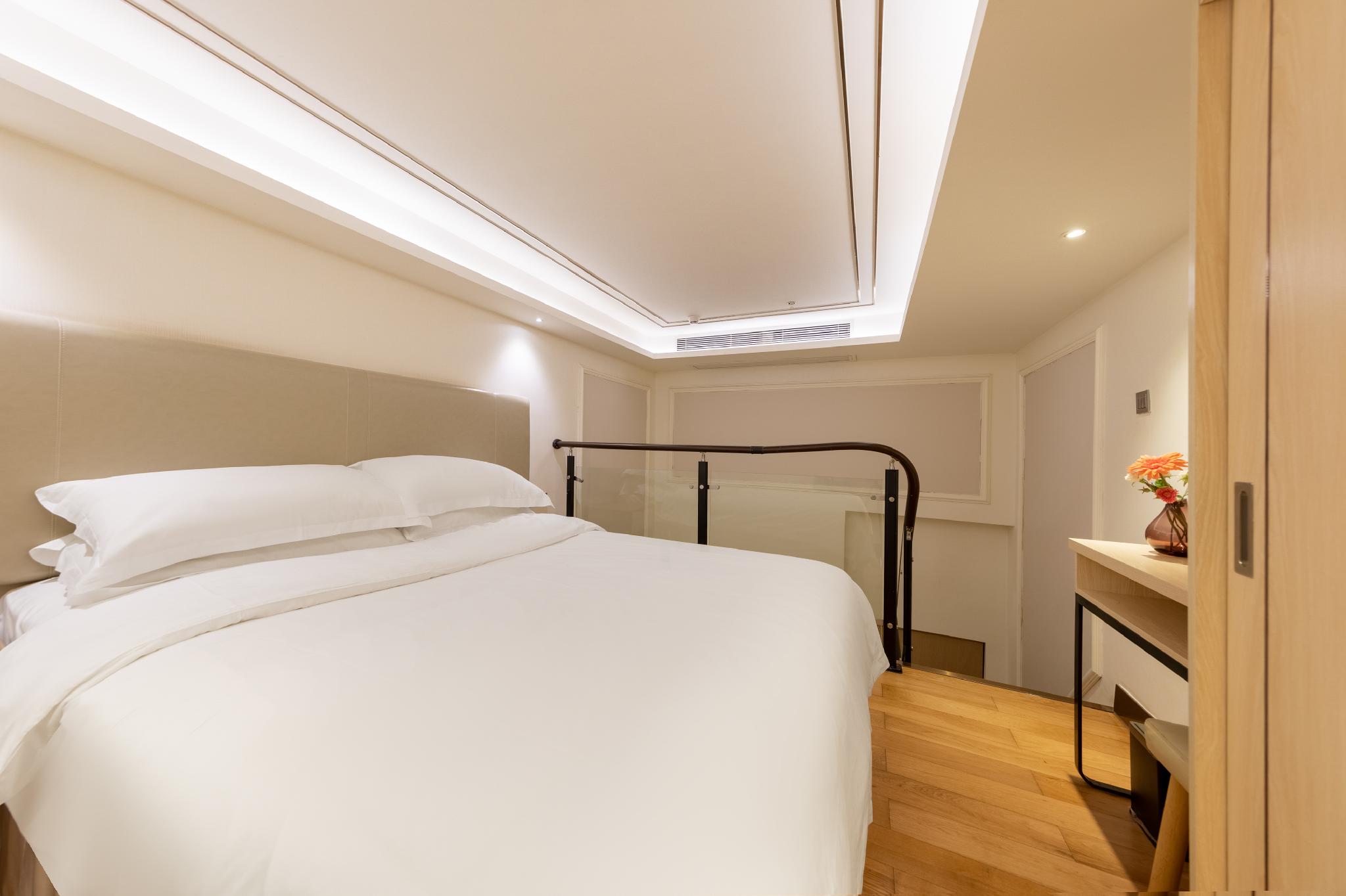 Semi Room, Duplex, Studio, Semi Double Bed