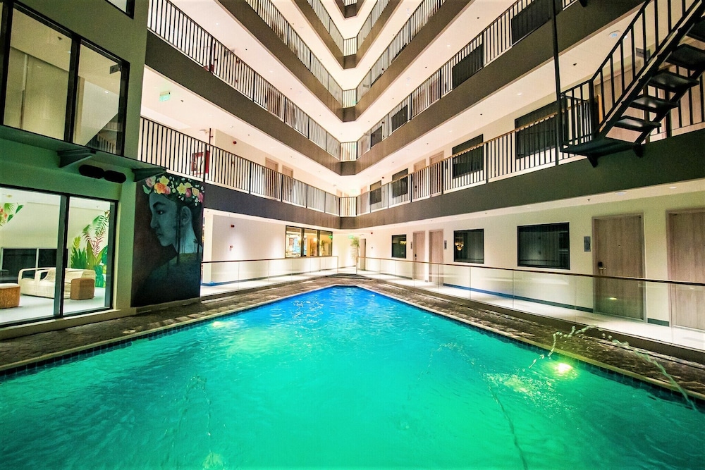 1521 Hotel 44/45