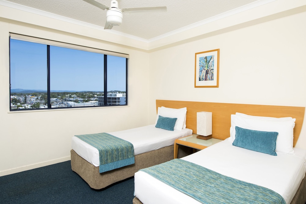 3 Bedrooms, Water View