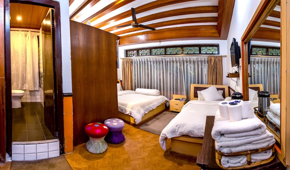 Shangri-La Boutique Hotel 24/50