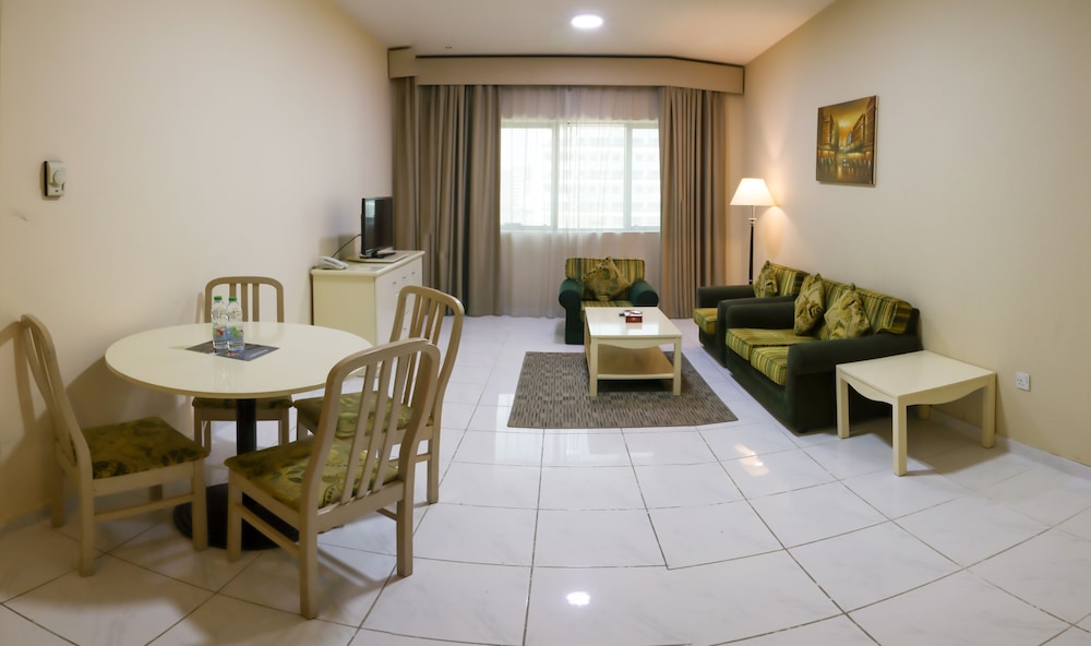 Wescott Pearl Hotel Apartments L.L.C 23/32