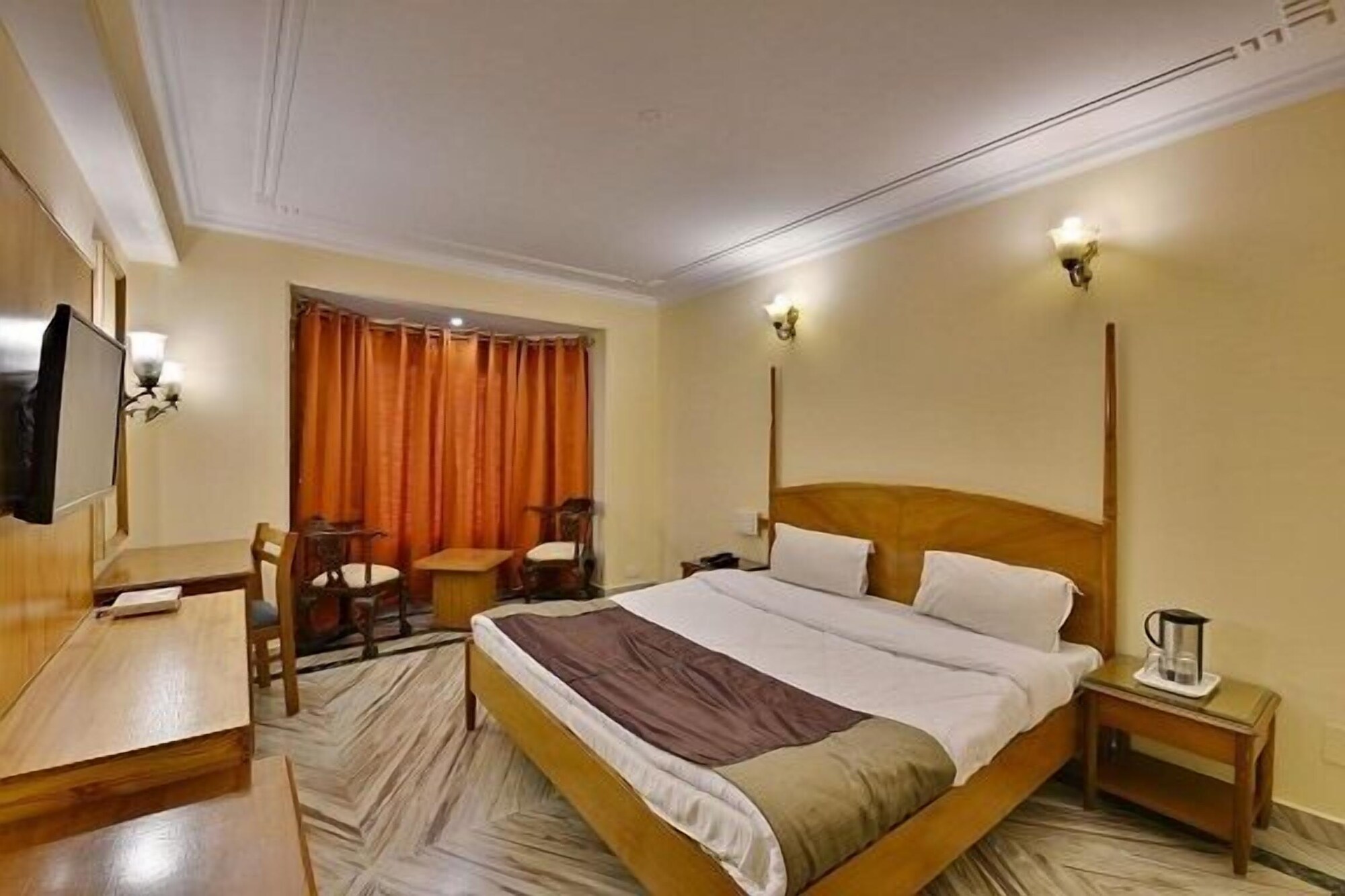 DELUXE, DOUBLE BED