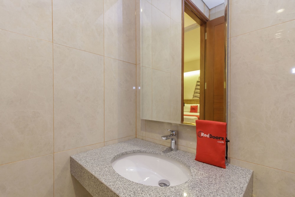 RedDoorz Plus @ CBD Bintaro 17/56