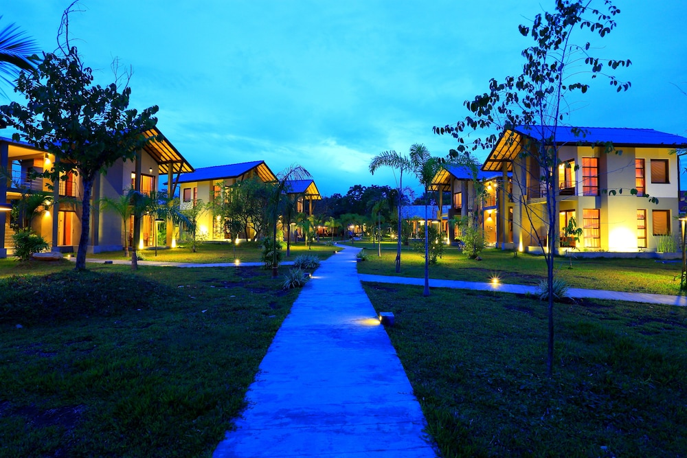 Chaarya Resort Spa By Chandrika 9/60