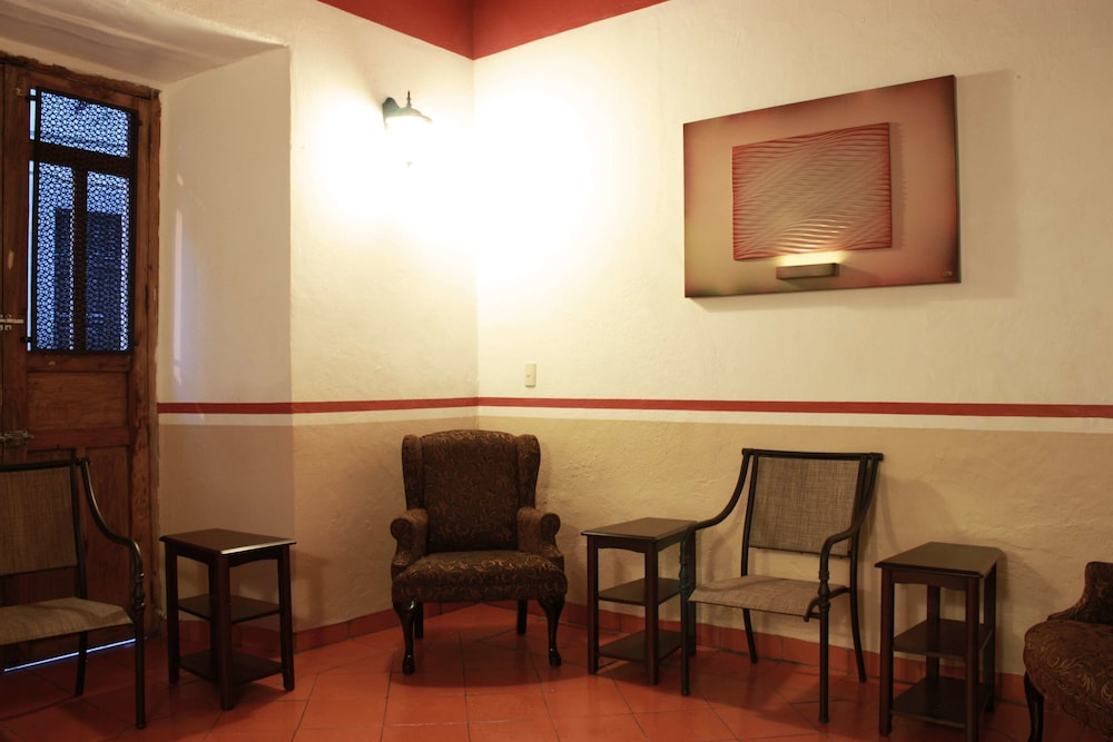 Hotel de la Paz 42/51