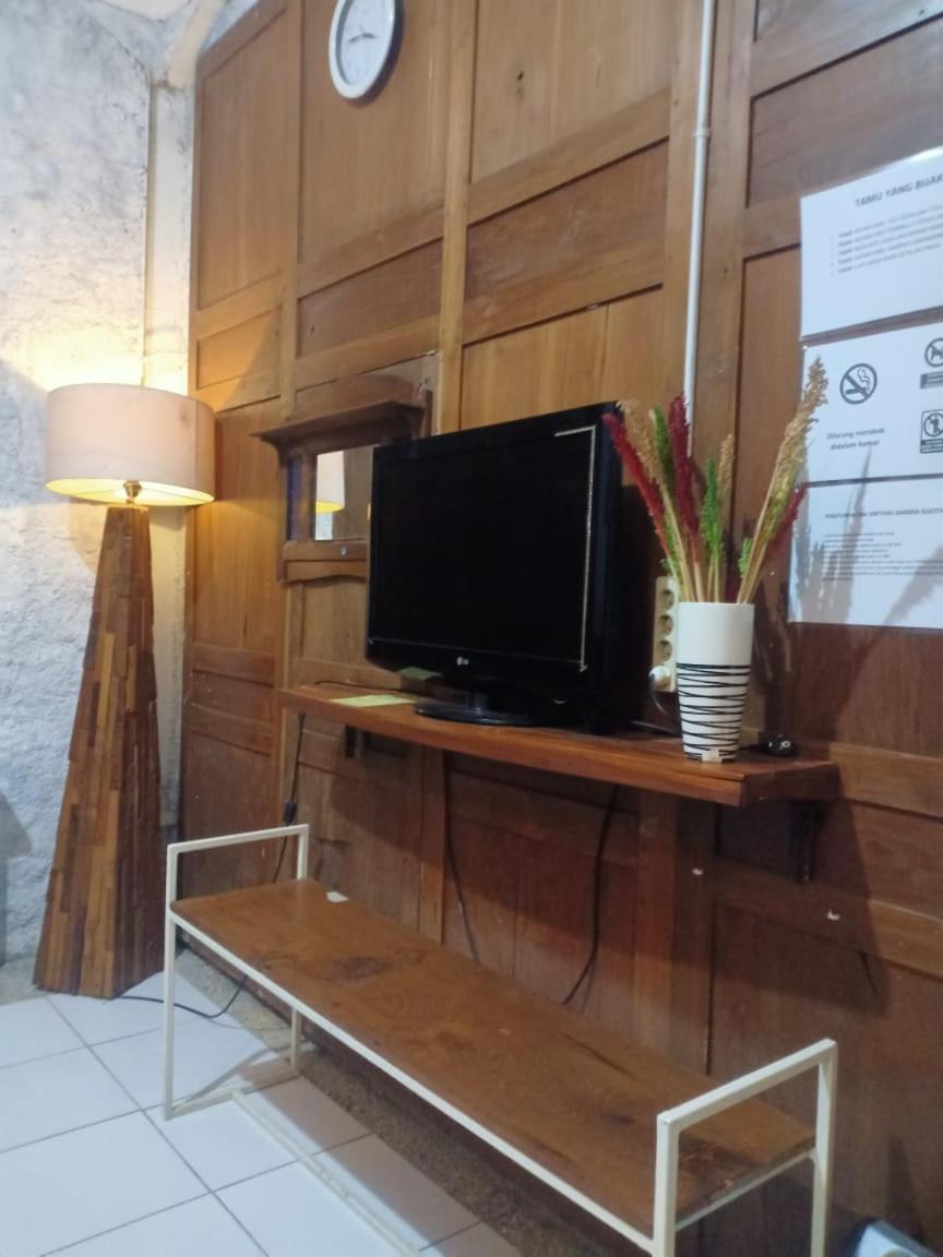 OYO 4016 Tan Jokteng Guest House 10/51