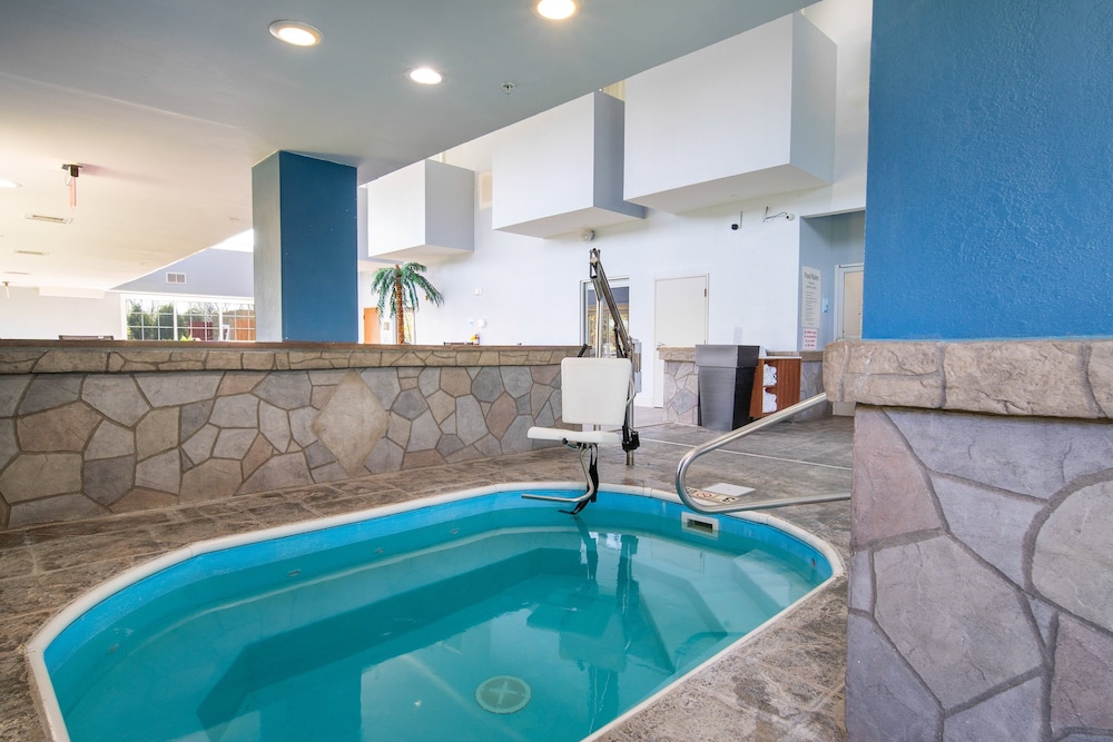 Holiday Inn Express Hotel Suites Bedford 29/53