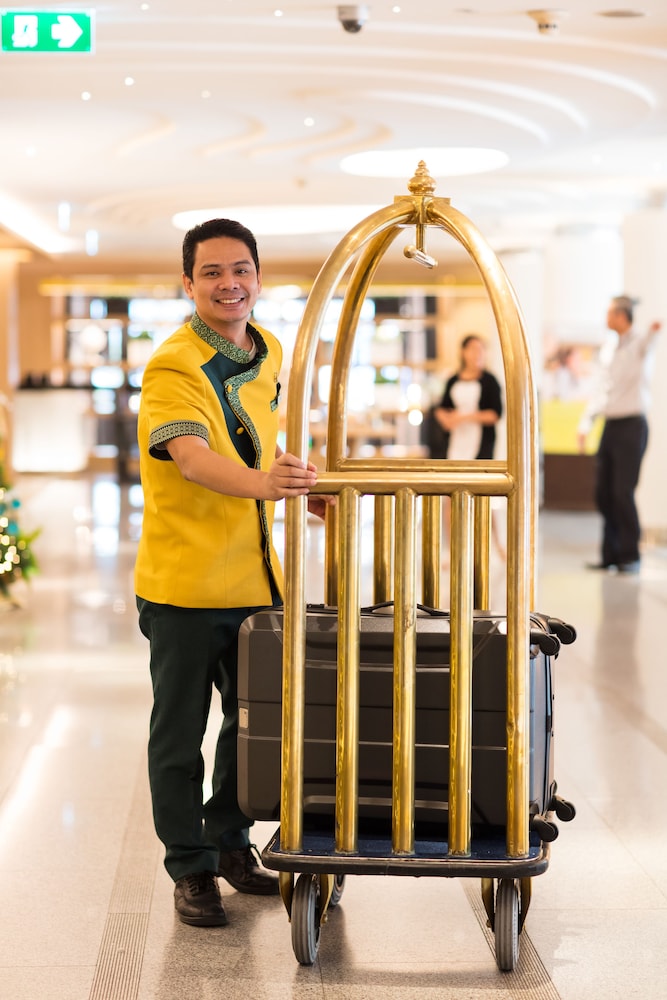 Holiday Inn Bangkok Hotel 8/76