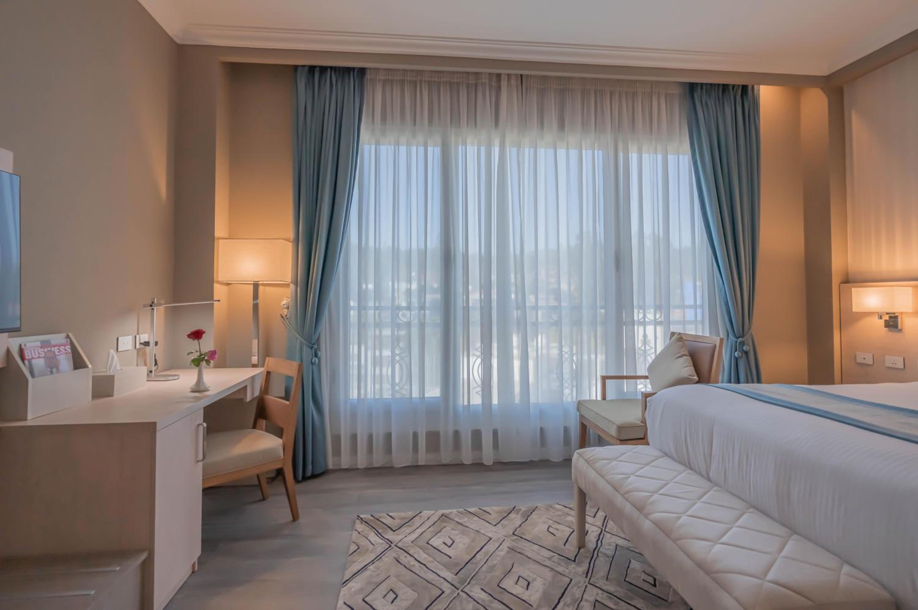 CLASSIC, QUEEN BED