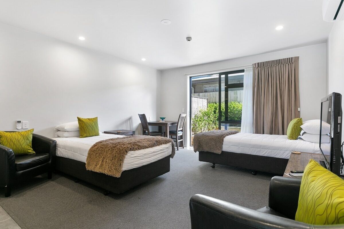 Studio, Twin Beds, Queen Bed, Lake Wing, Accessible