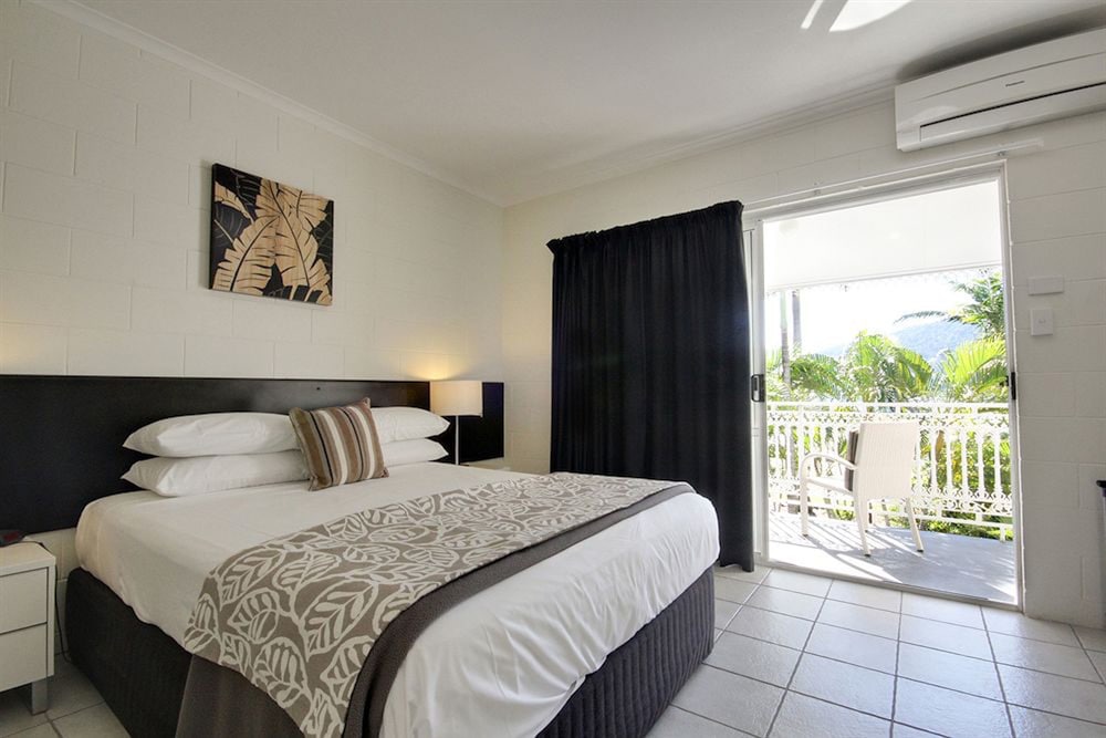Colonial Palms Motor Inn 25/67