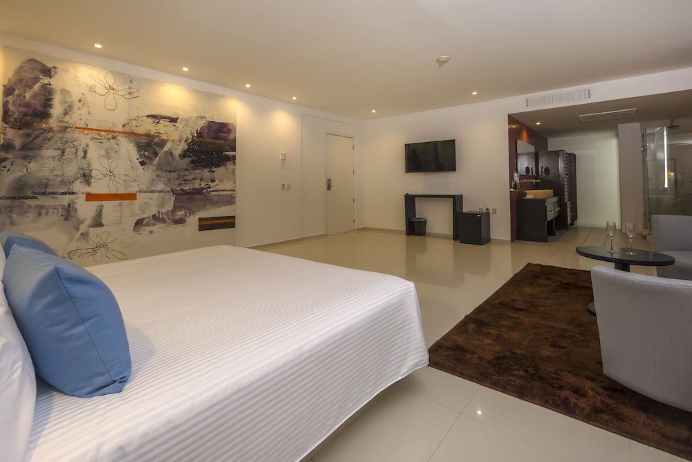 In Fashion Hotel & Spa by Kavia 24/67