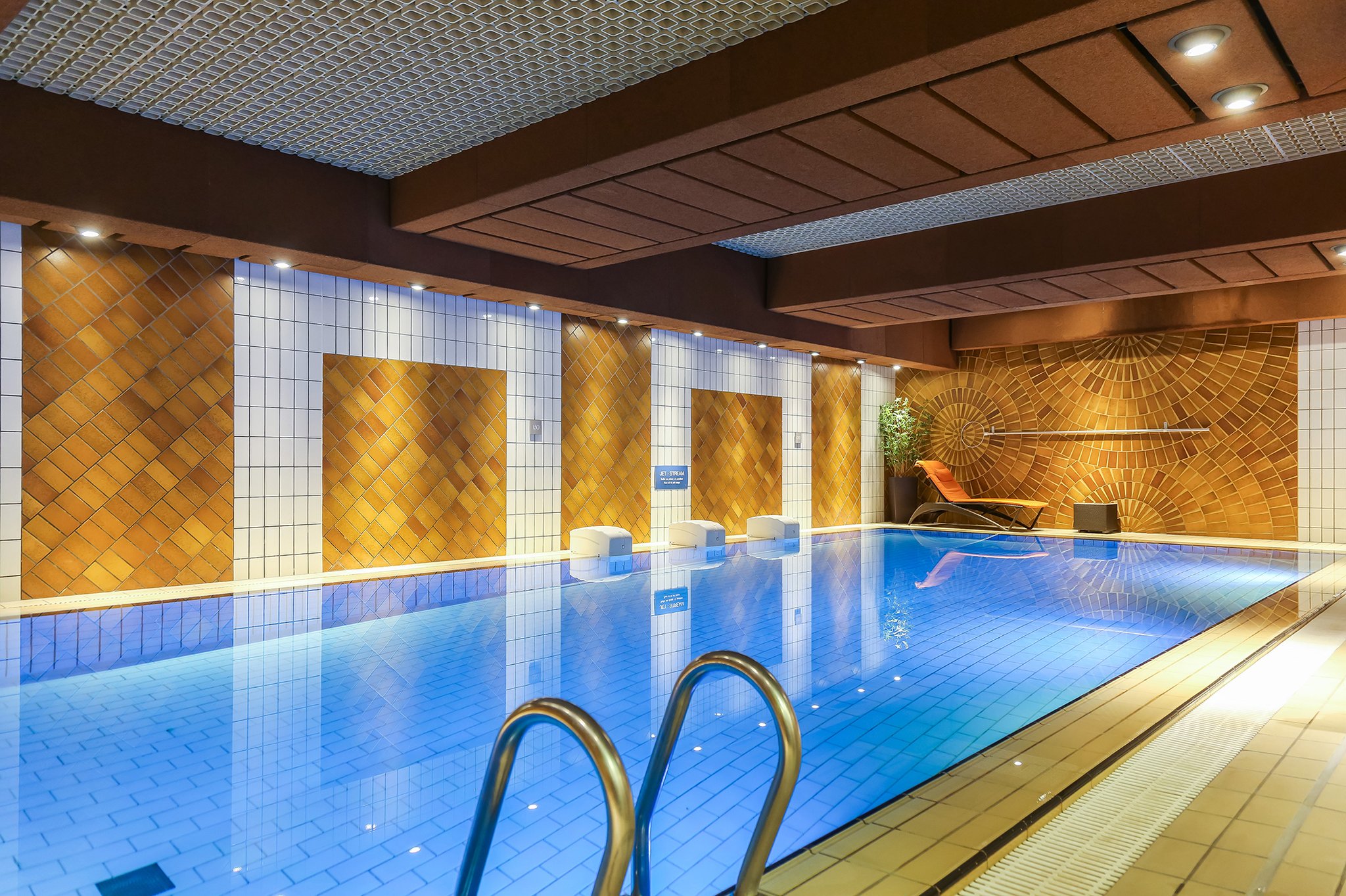 Le Royal Hotels & Resorts 35/82