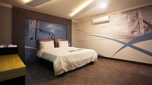 Special, Queen Bed