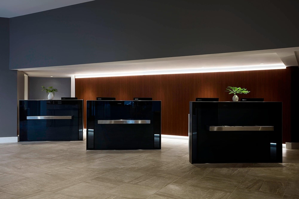 Lobby at MARRIOTT LONG ISLAND, UNIONDALE - NY