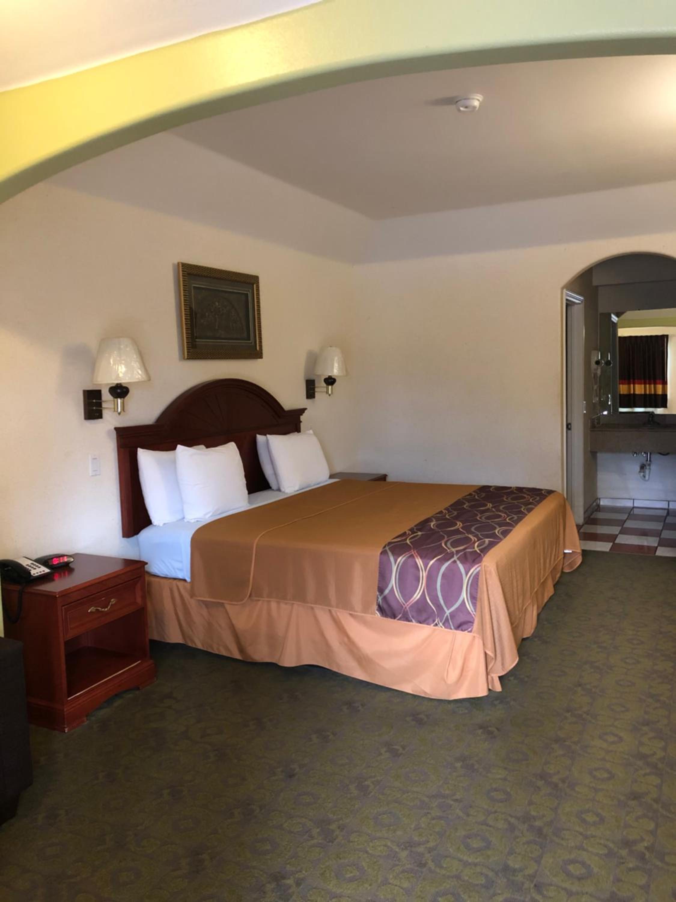 Porter Executive Inn & Suites 4/12