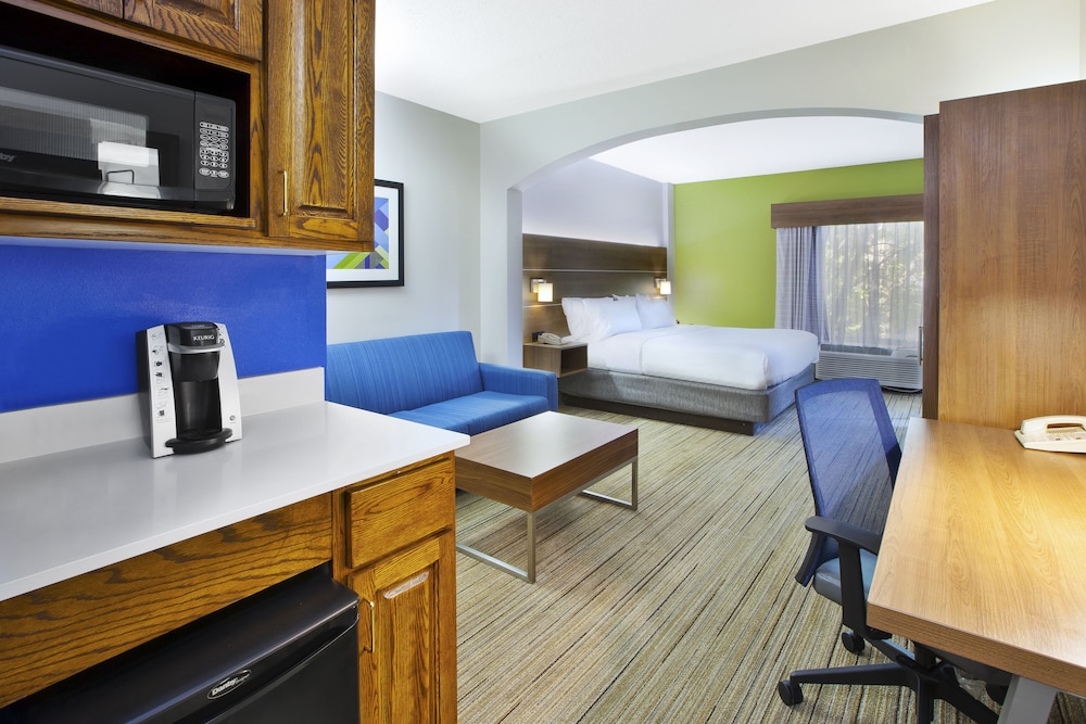 Holiday Inn Express Hotel And Suites Cincinnati Northeast Milford 36/49