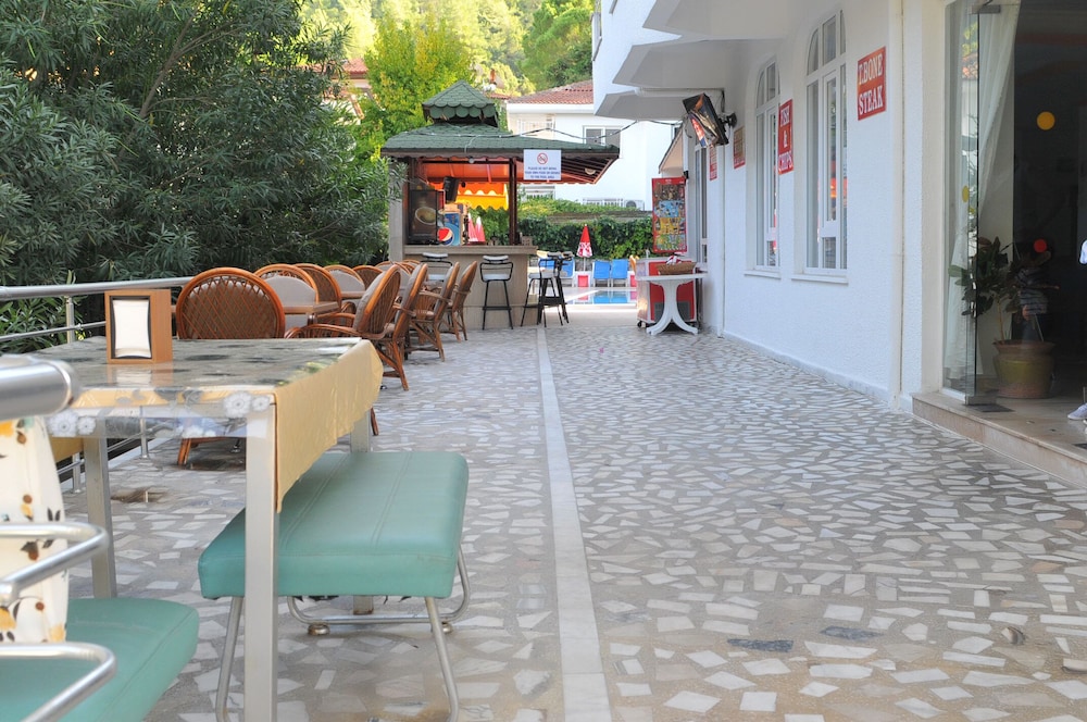 Dilhan Hotel 26/31