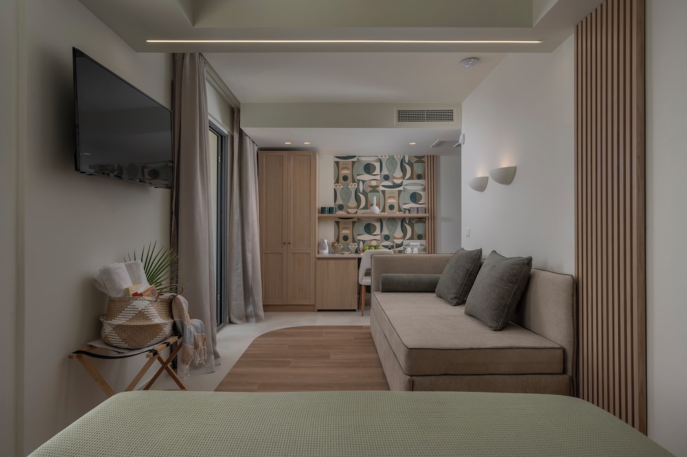 Sandy Seaside Suites 48/66
