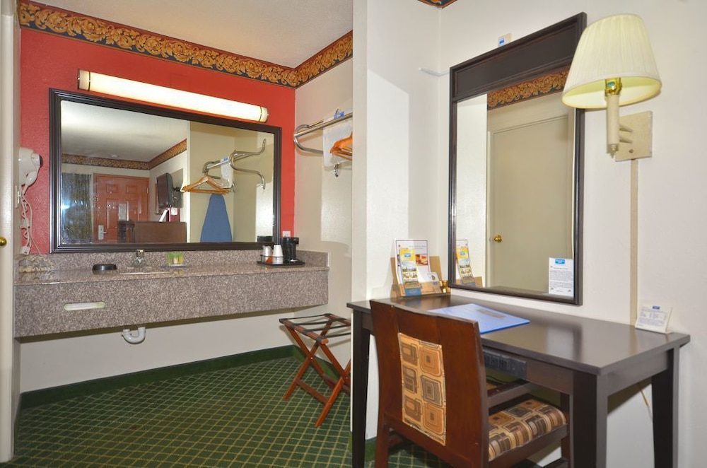 Rodeway Inn San Antonio Lackland AFB - SeaWorld 19/66