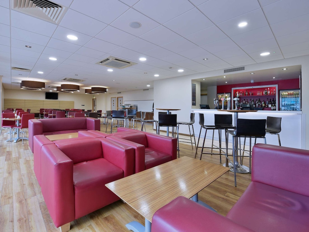 Travelodge Edinburgh Airport 11/24