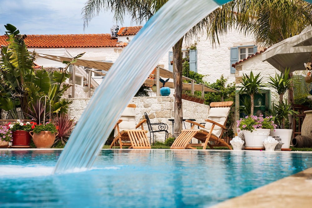 Beyevi Alacati 8/68