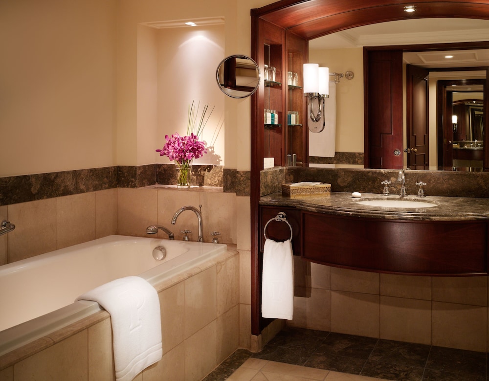 The Peninsula Manila 6/34