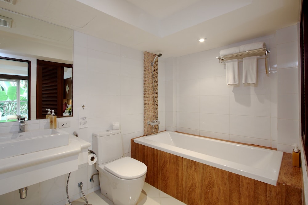 Rayaburi Hotel Patong 48/52