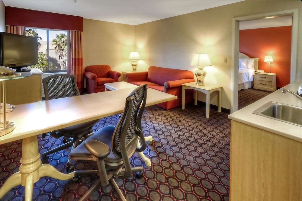 Hampton Inn Fremont 33/36