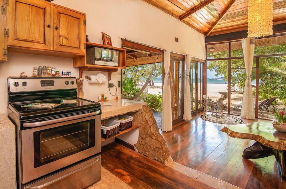 Ocho Artisan Bungalows 49/80