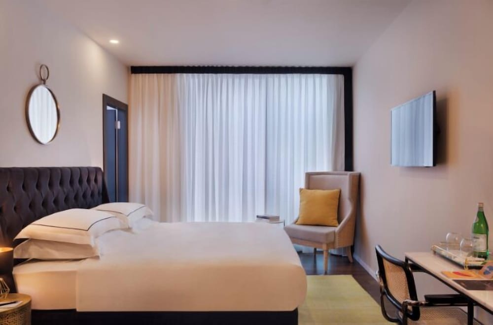 STANDARD, KING BED