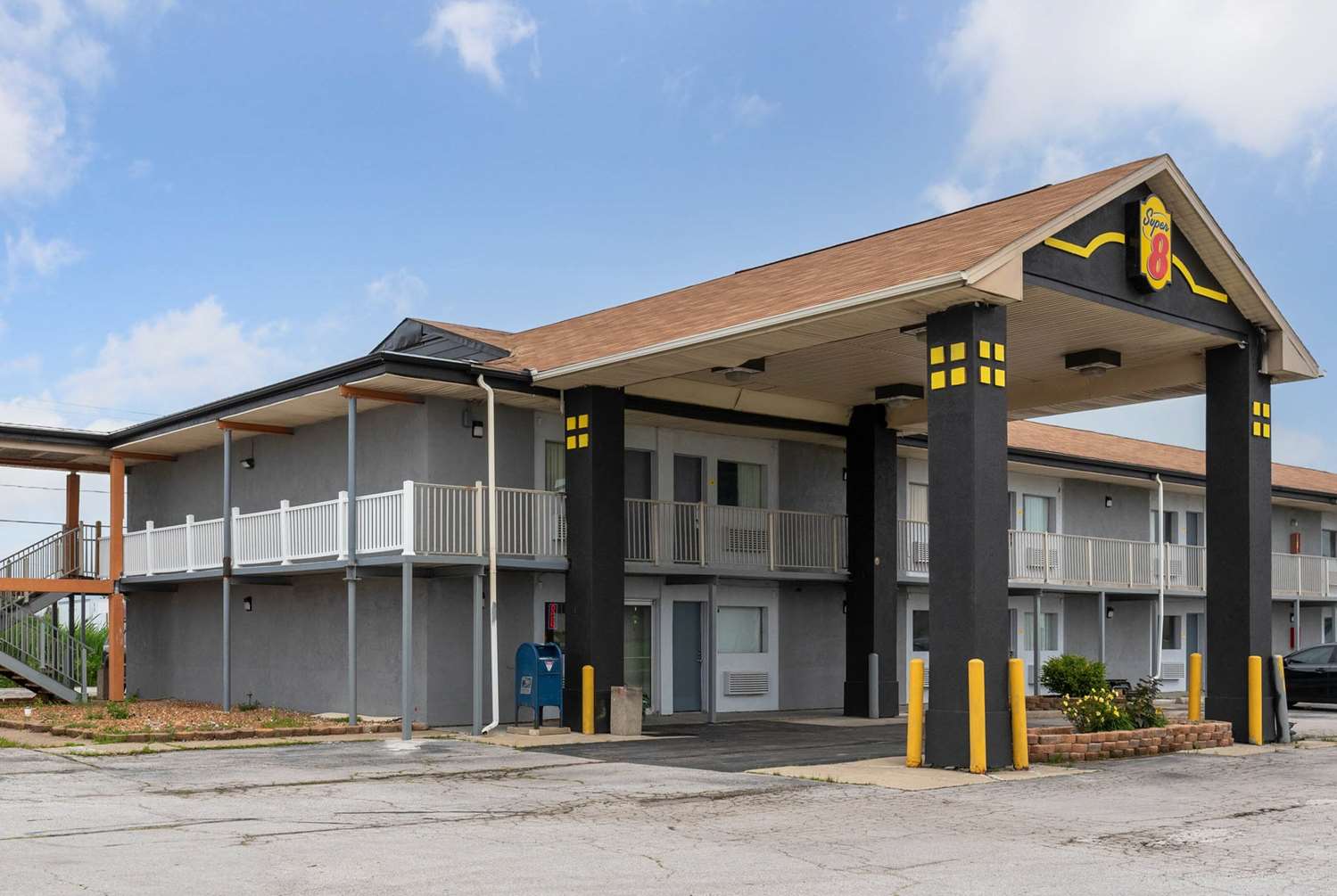 Super 8 By Wyndham Millbury/Toledo 4/54