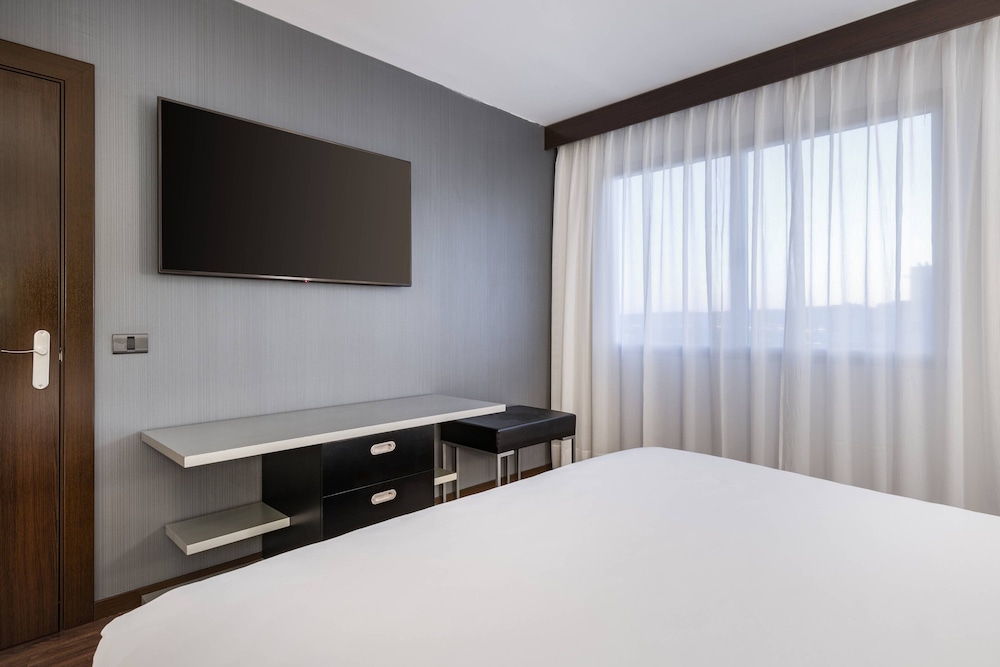 AC Hotel Alicante by Marriott 6/59