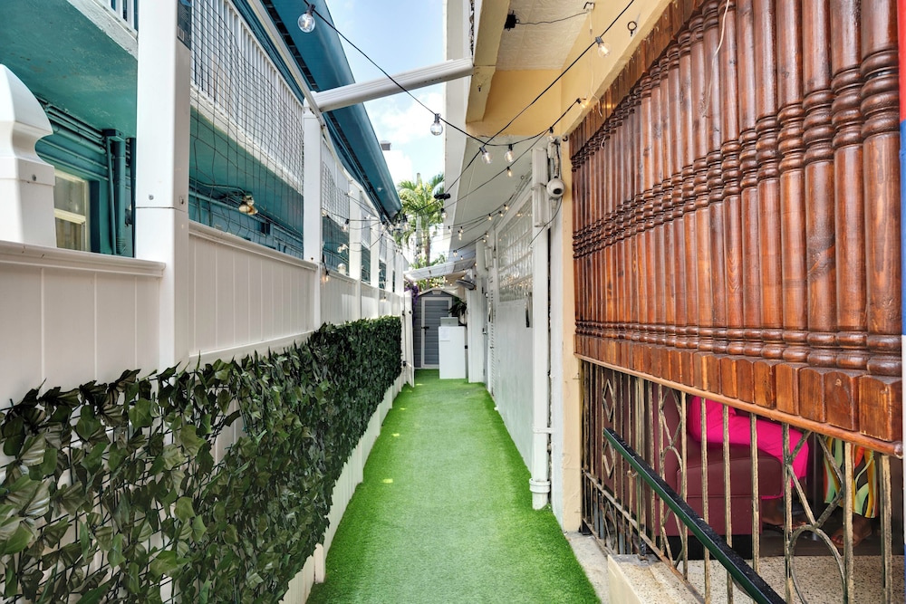 Miami Beach International Hostel 61/66