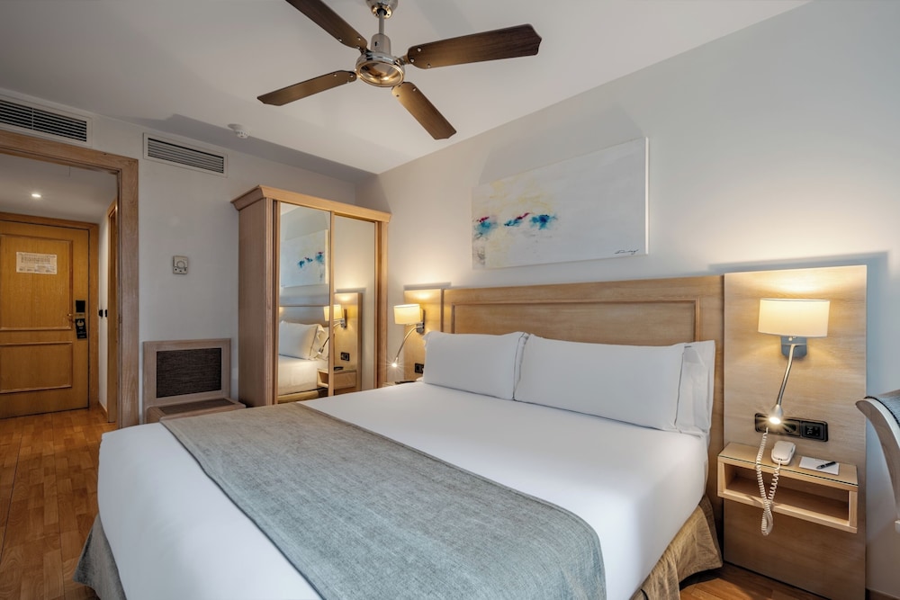 غرفة قياسية بسرير كوين، Luze Castellana Hotel 8/10