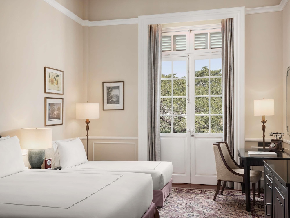 Landmark, Twin Beds, Pool View، Raffles Hotel Le Royal 2/7
