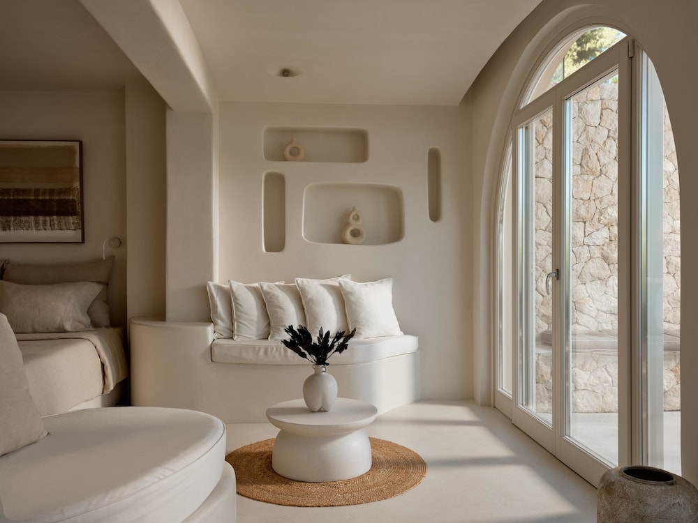 EXECUTIVE, SUITE, BEACH FRONT