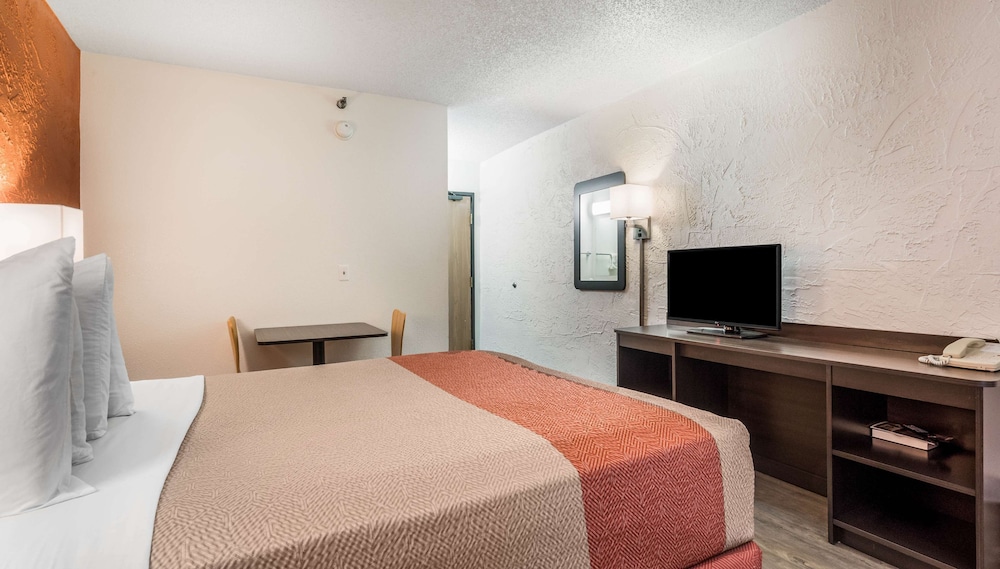 Motel6 Elk Grove Village, IL 25/44