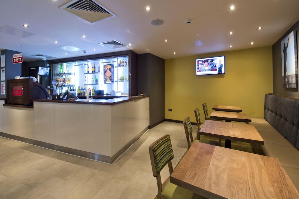 Premier Inn Cheltenham Town Centre 7/44