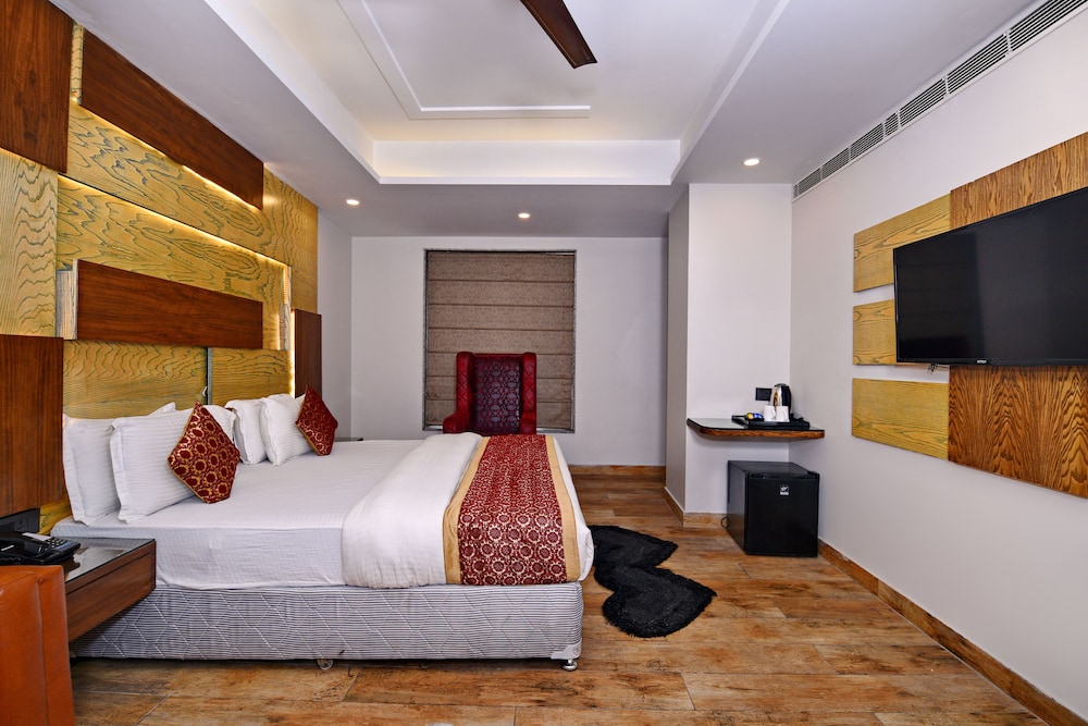 Staybook Hotel Nitya Maharani 16/50
