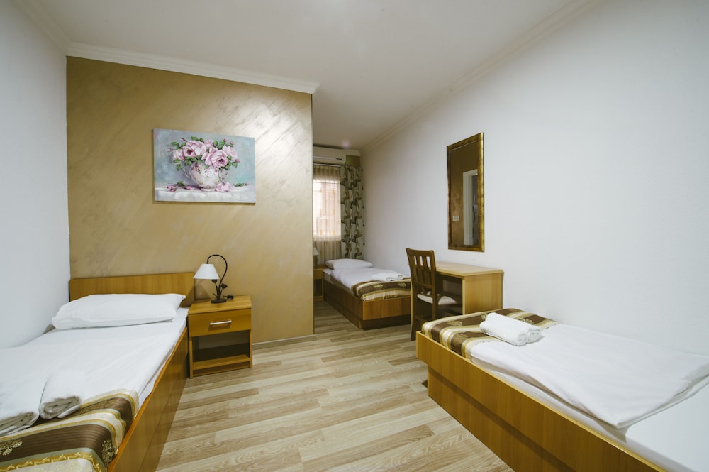 Hotel Flowers 23/71