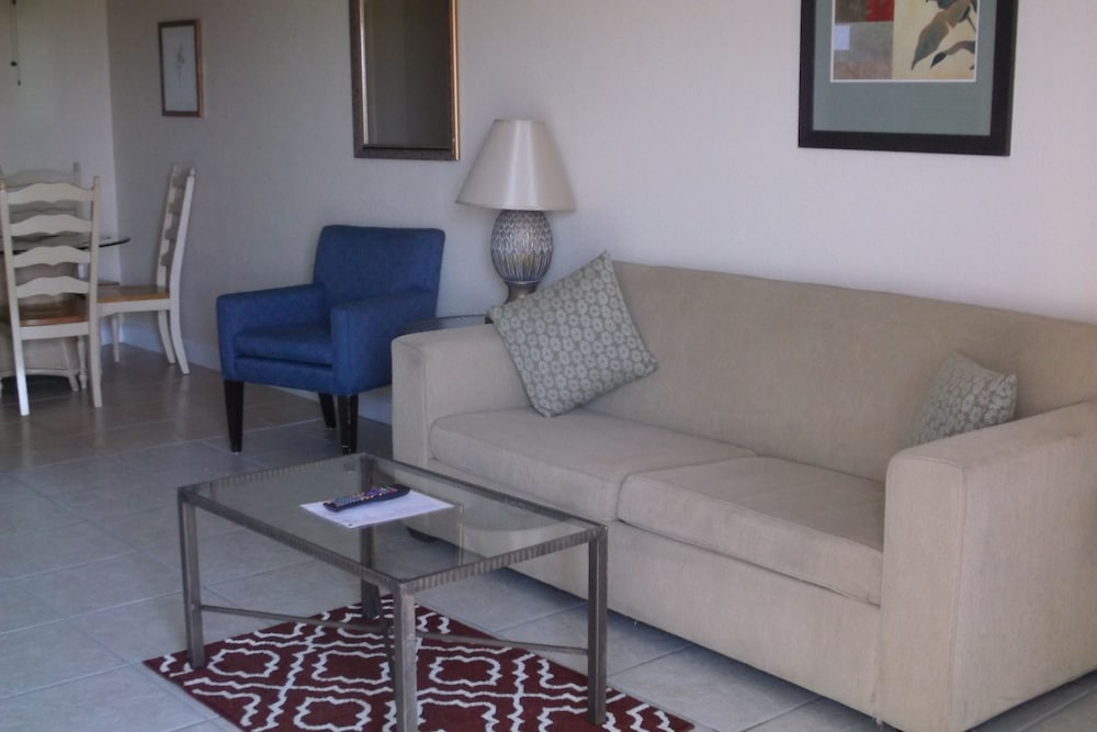 Days Inn & Suites by Wyndham Lake Okeechobee 29/50